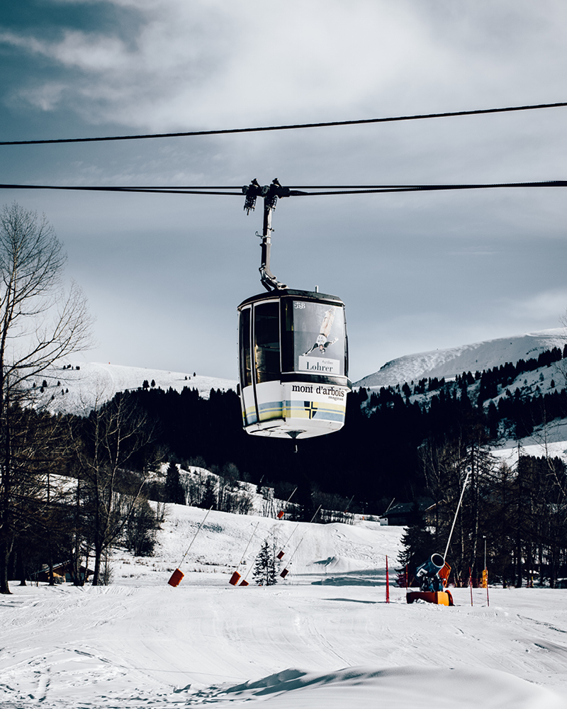 Le hibou d'arbois Megève - café - bar -restaurant à megève - pistes de ski - petits-déjeuners - terrasse ensoleillée face à la montagne - spécialités savoyardes - salle privatisable